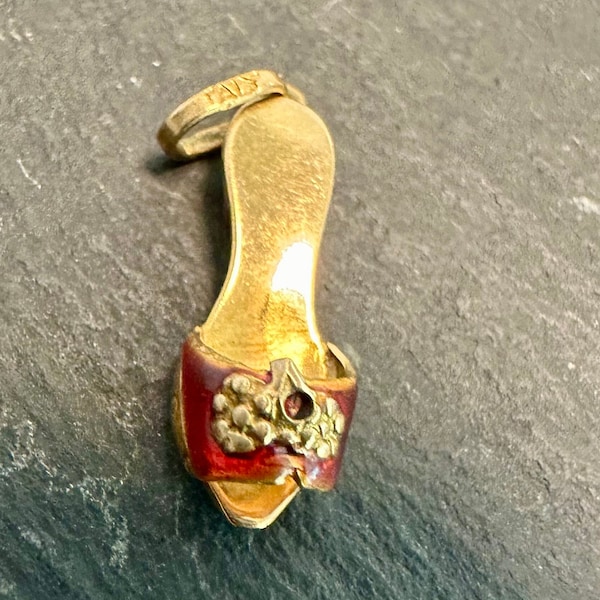 18k vintage slipper, shoe charm Italy enameled with top ring marked k 18, Italy-sweet and petite