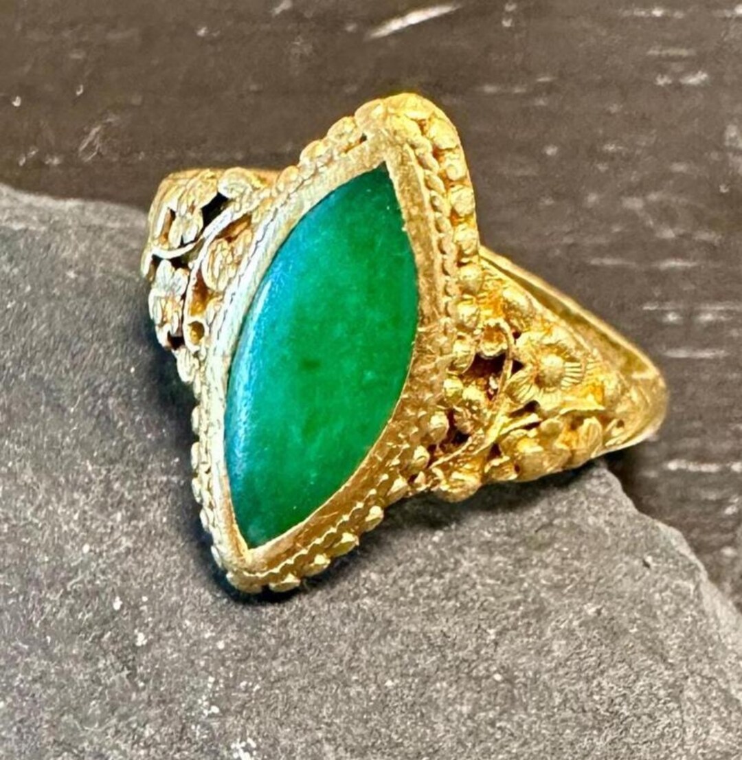 22k Lovely Jade Chinese Ring, Navette Rich Green Color Stone Set
