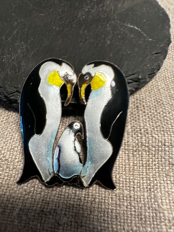 Loving Penguin sterling family enamel pin