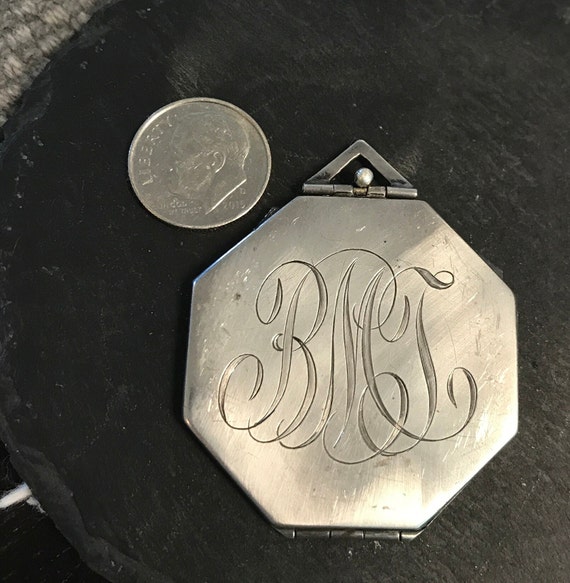 Deco silver octagonal large engraved locket - image 2