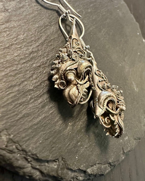 Silver amazing Dragon antique Chinese drop earring