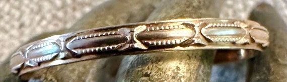 14k antique pattered band ring, size 8 1/2 - image 7