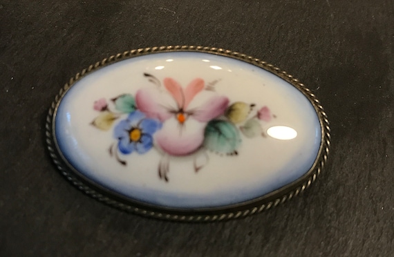 Broche Ronde Fleurie FEDOSKINO - Cadeau Femme Petit Prix, Métal Peint