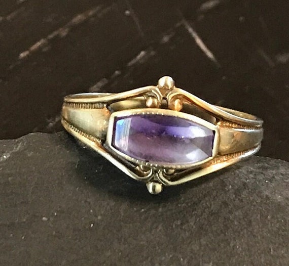 A 10k antique ring, genuine rectangular curved Ge… - image 1