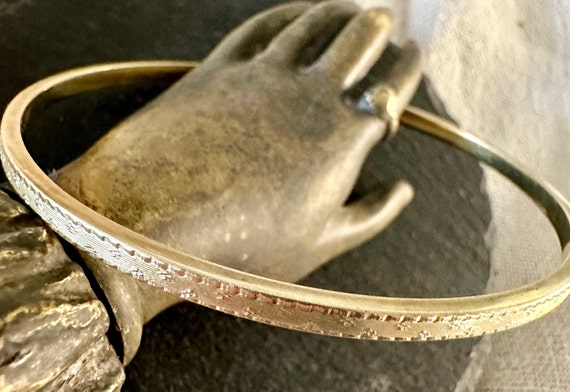 14k Bangle Edwardian engine turned engraving appr… - image 5