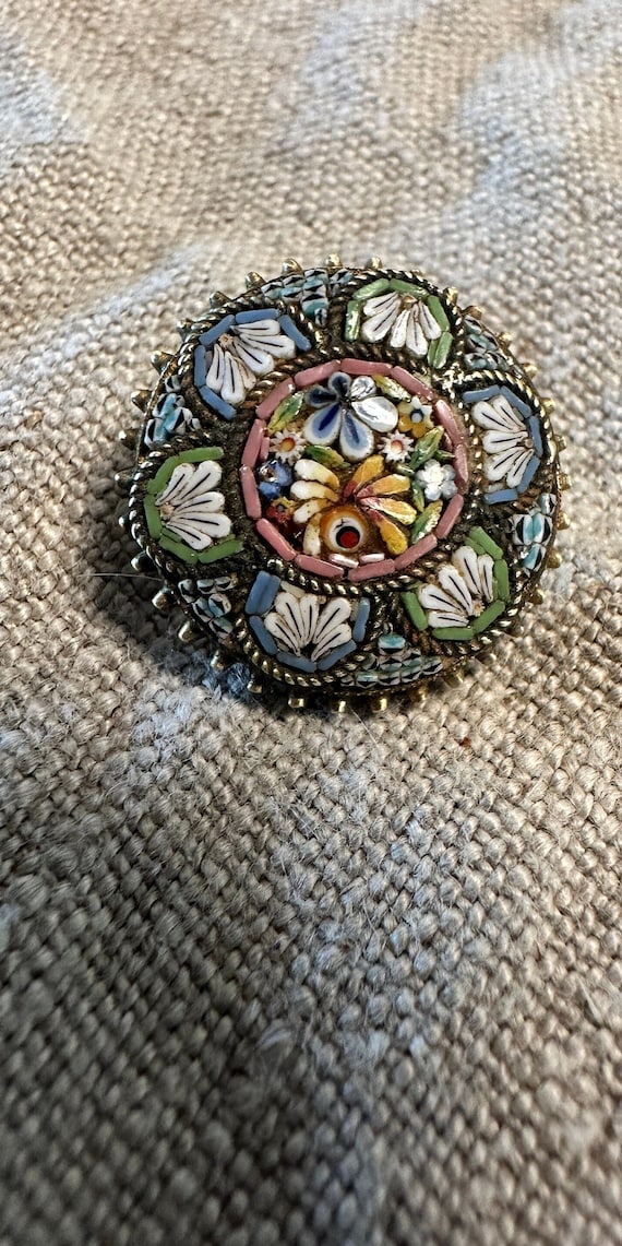 Antique Brooch Italian mosaic-floral motif
