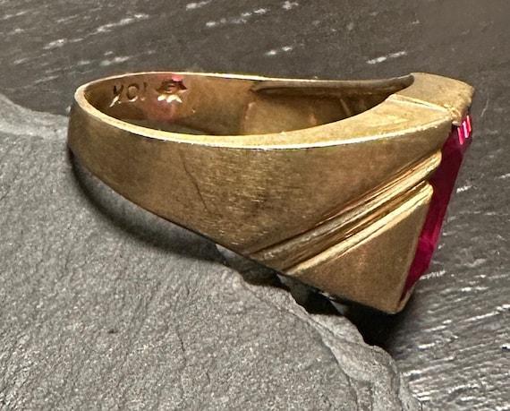 10k man made rectangular red ruby ring-clean mode… - image 2