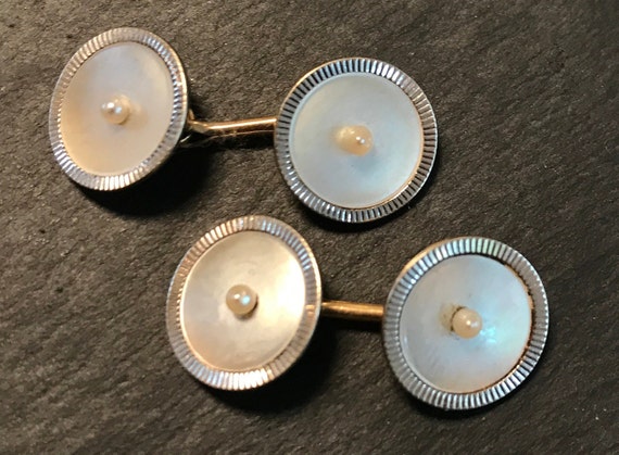 White Octagon Mother of Pearl with Silver Edge Studs and Cufflinks Set White Octagon Mother of Pearl with Silver Edge Studs and Cufflinks Set