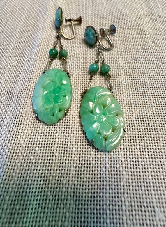 Jade carved screw back dangle earrings, silver, ci