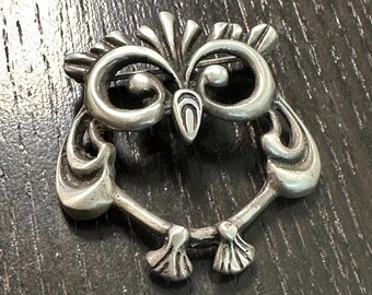 Sterling Owl Pin-Delightful vintage creation