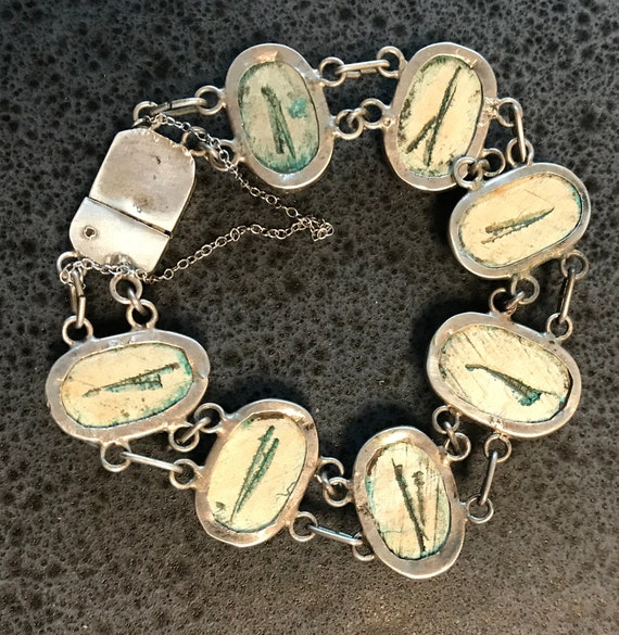 Vintage silver Egyptian carved scarab link bracel… - image 3