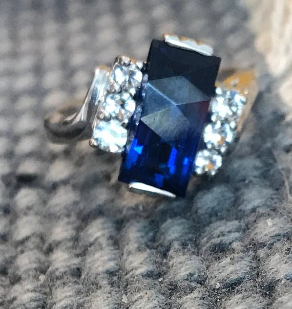 White gold sapphire modernist. mid century ring - image 4