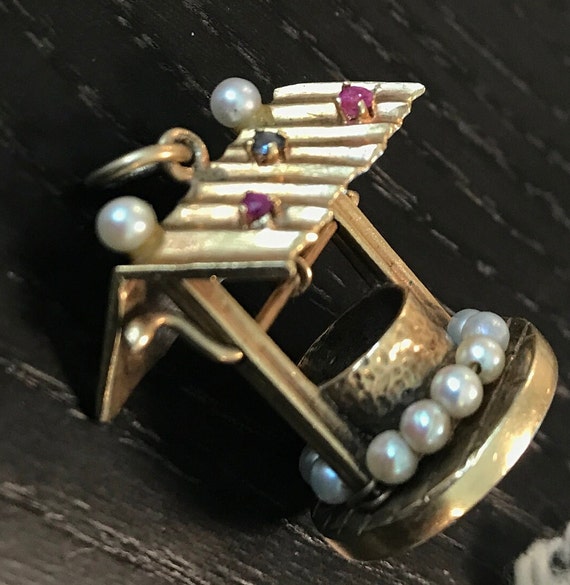 14k 1950s charm jeweled moving parts Wishing Well… - image 4