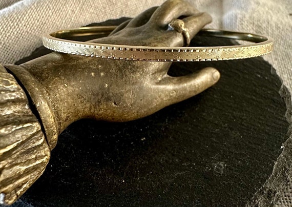 14k Bangle Edwardian engine turned engraving appr… - image 9