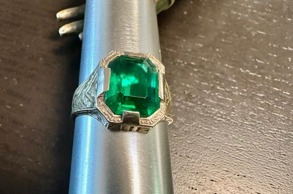 10k Deco rectangular Emerald paste ring, multi go… - image 4