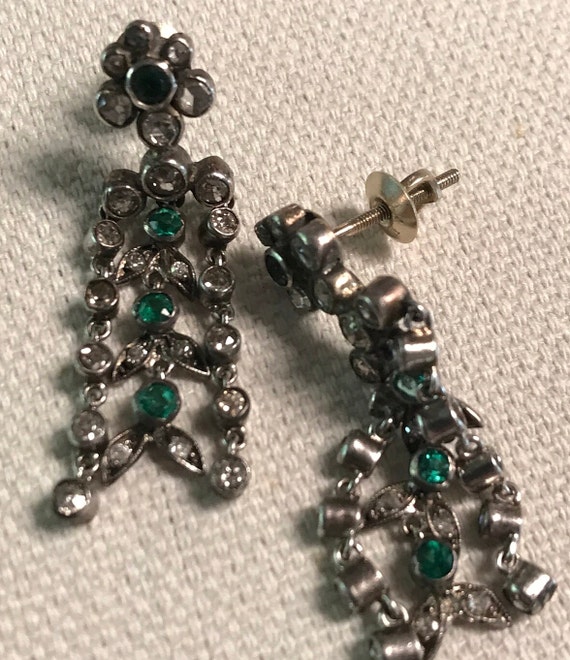 Edwardian 14k diamond & Emerald dangle drop pierc… - image 3