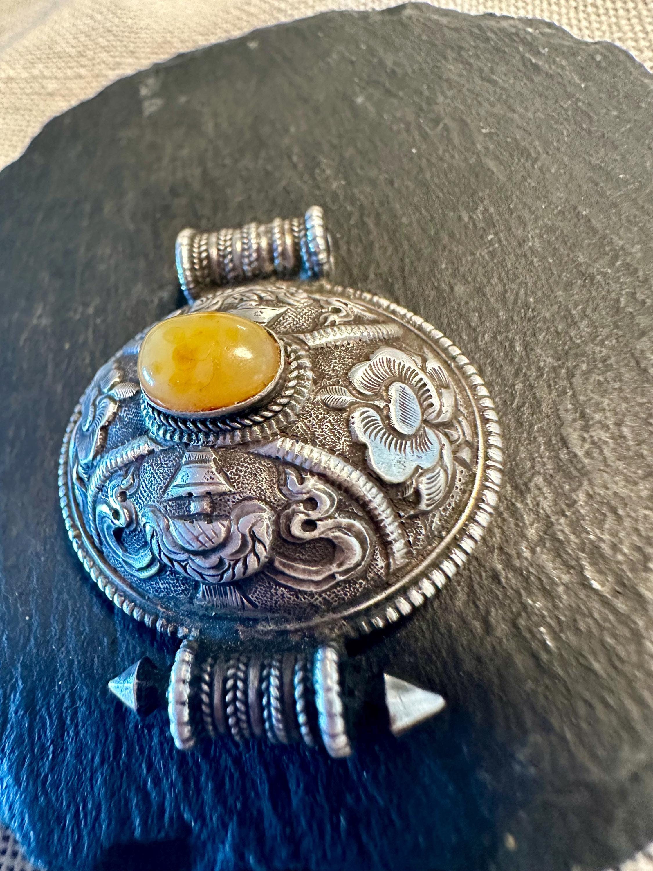【老瑪瑙 彫刻数珠】Vintage Agate Carved Tibetan il_fullxfull.6558333377_79dw.jpg