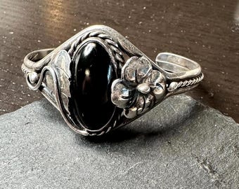 Sterling Bracelet unique hand fabricated Black Onyx-exceptional small size 6"