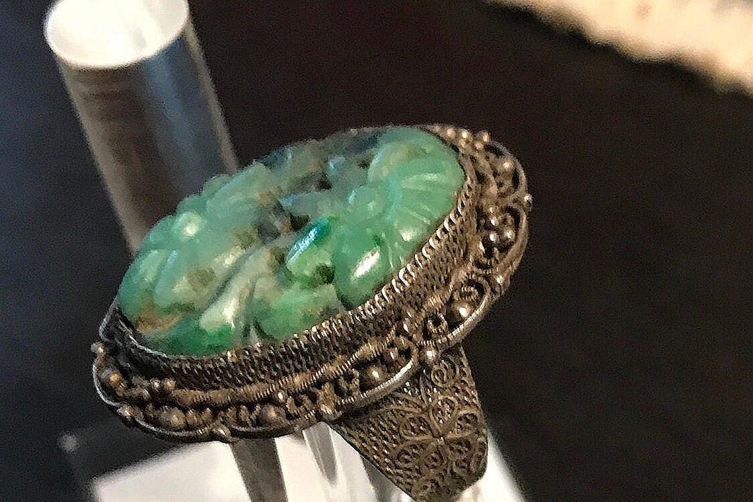 Vintage Chinese Export Genuine Carved Green Jade Hand Wrought Ring Vintage Chinese Export Genuine Carved Green Jade Hand Wrought Ring