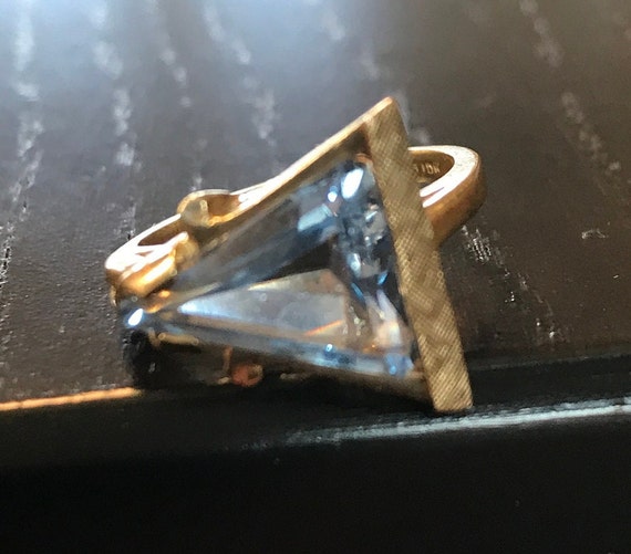 A 10 kt yellow gold faceted man made blue triangl… - image 2