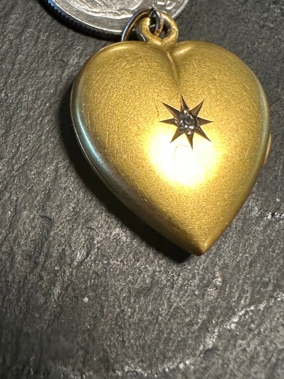 14K Antique heart locket with a genuine Diamond, u