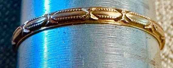 14k antique pattered band ring, size 8 1/2 - image 4