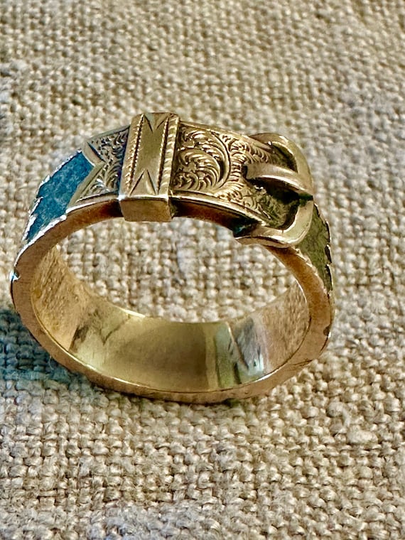 14k Victorian ring-moment of woven hair in a wonde