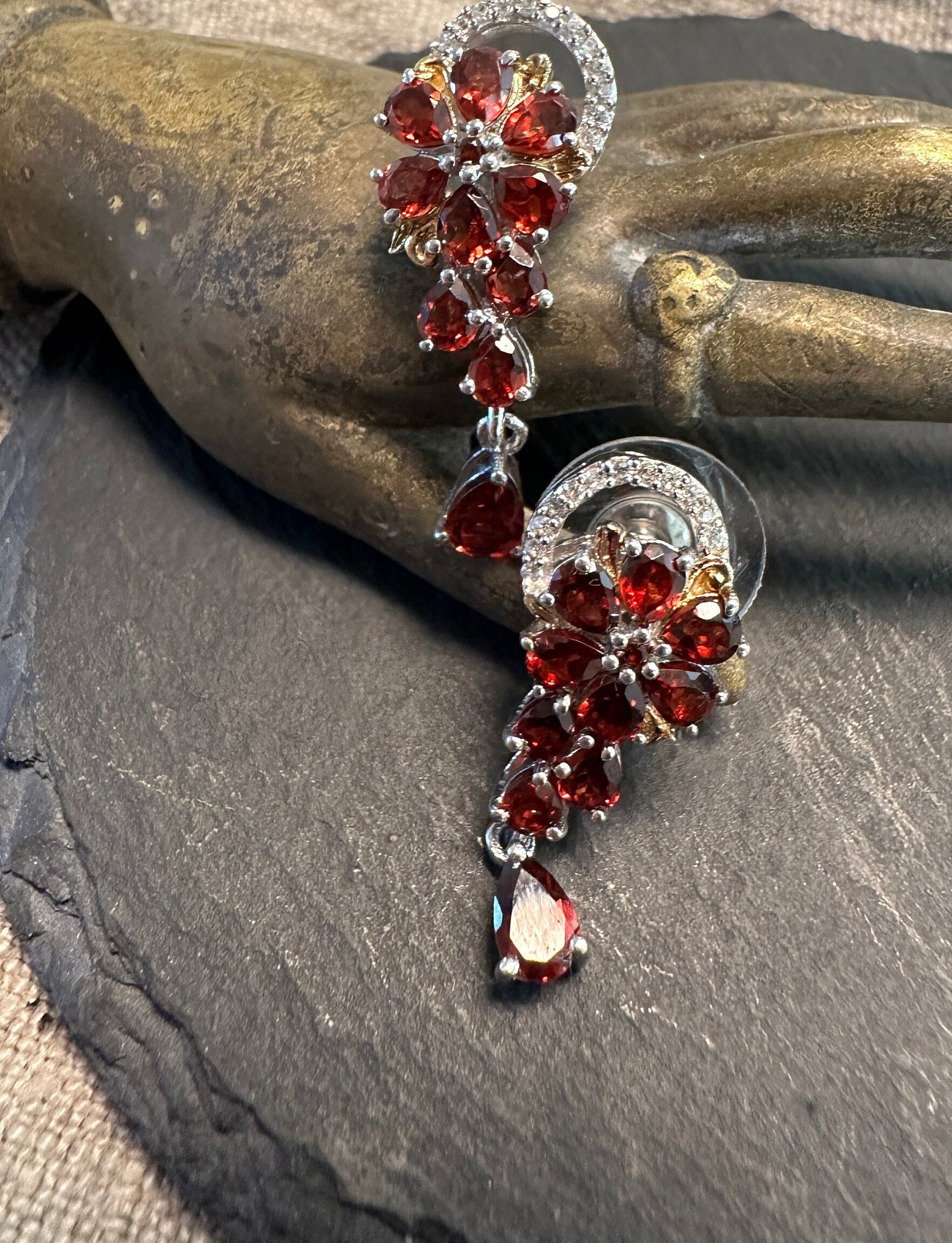 Orecchini A Perno In Argento 925 Con Granato Rosso Naturale A Forma Di Fiore, Rodiati, Ipoallergenici, Grandezza Media