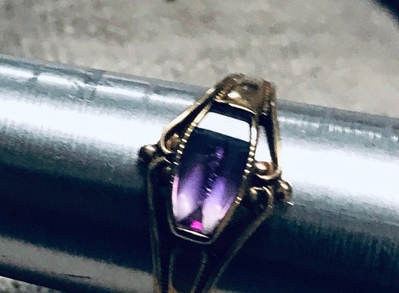 A 10k antique ring, genuine rectangular curved Ge… - image 2