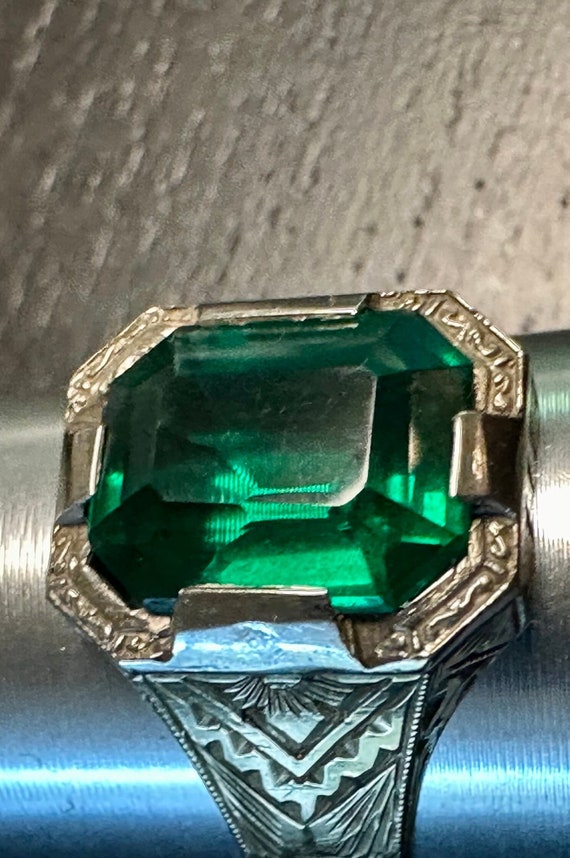 10k Deco rectangular Emerald paste ring, multi go… - image 1