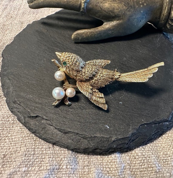 14k Brooch - Beautifully Detailed Vintage Bird on a Limb Emerald