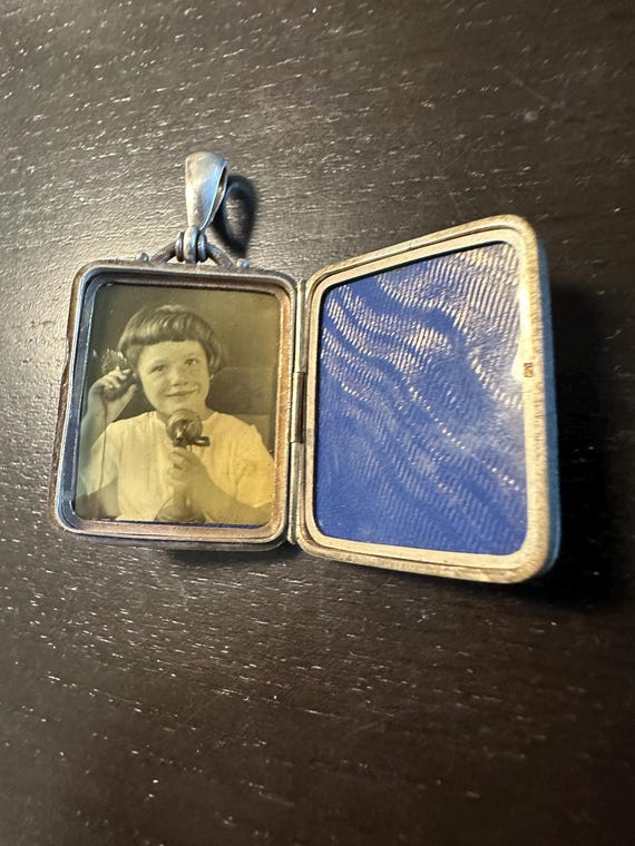 Locket Sterling rare Rectangular vertical raised … - image 4