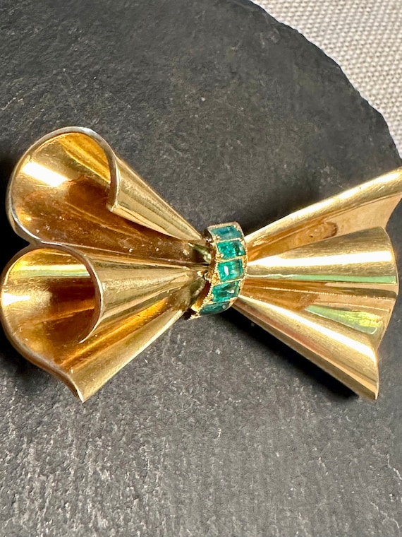 18k Swedish Gorgeous genuine Emerald Brooch-Retro 