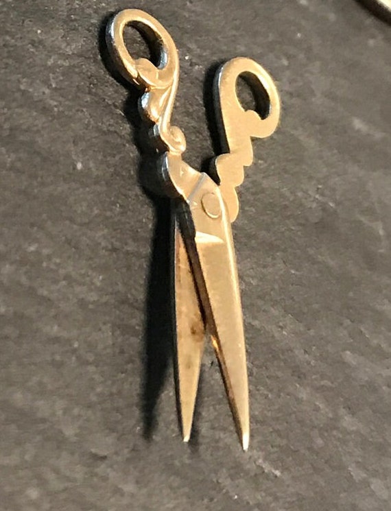 14k antique movable Scissor charm-sewing collectab