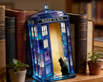 Atrapasueños de vitrales de la TARDIS inspirado en Doctor Who, regalo para fans de Doctor Who, merchandising de Doctor Who, decoración Whovian de Black Cat