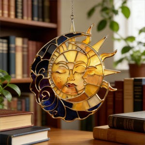 Atrapasol de vitrales con cara celestial, sol y luna, regalos navideños únicos hechos a mano, decoración colorida para el hogar, colgante con brillo místico, regalo de inauguración de la casa