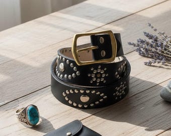 2000s Vintage Studded Belt Cracked White Leather Y2K Stud OS Used