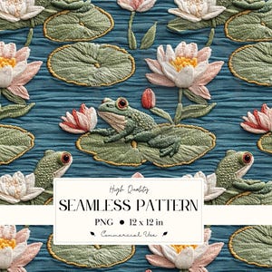 Può includere: Motivo senza cuciture ricamato con rane, foglie di ninfea e fiori di loto verdi, rosa e bianchi su sfondo blu. Il design include il testo "SEAMLESS PATTERN" e dimensioni di 30,48 x 30,48 cm.