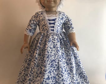 Vestido de algodón floral azul colonial con cofia para muñecas AG o 18 pulgadas