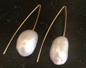 Boucles d'oreilles  plaqué or et perles/boucles femmes/boucles minimalistes.