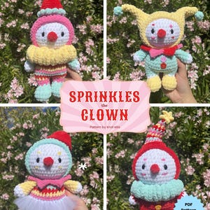Puede incluir: Cuatro muñecos de payaso de ganchillo coloridos con diferentes atuendos. Cada payaso tiene una cara blanca, una nariz roja y un sombrero y atuendo únicos. El texto "SPRINKLES the CLOWN" se muestra en una pancarta rosa. El patrón está disponible en PDF.