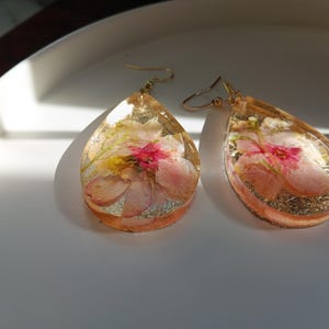 Teardrop Resin Earring – Real Pressed Flower with Gold Foil Accent