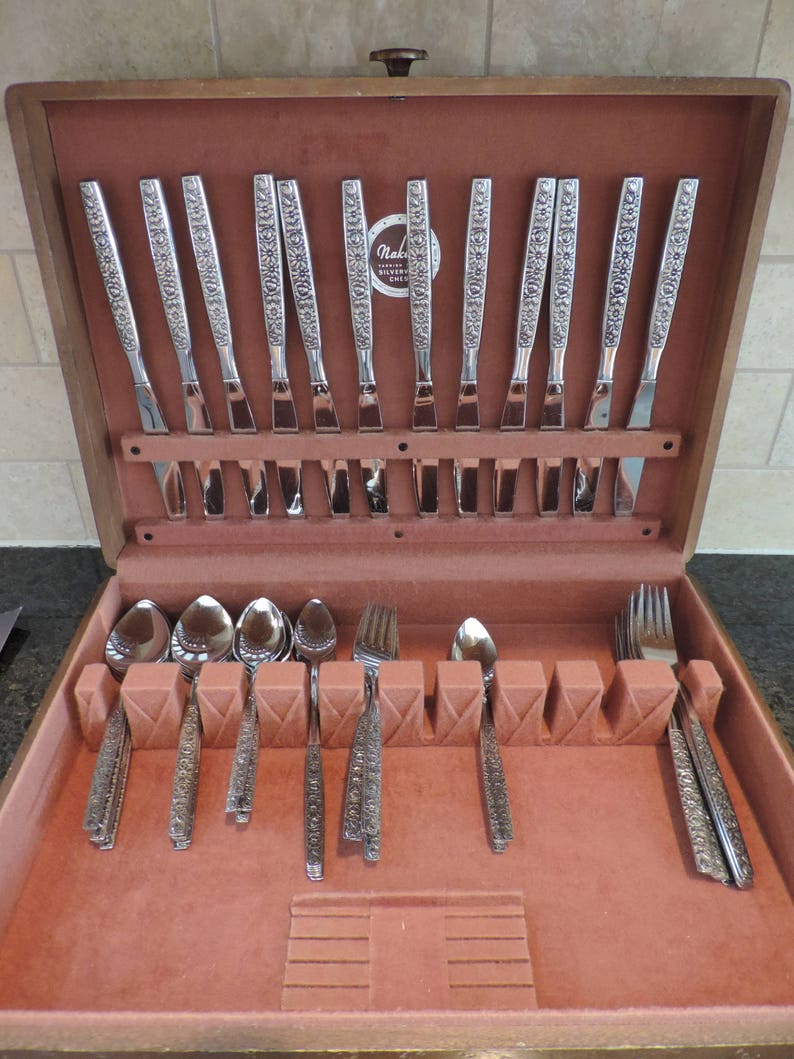 Oneida Vintage Flatware Set with Case Floral Pattern ...