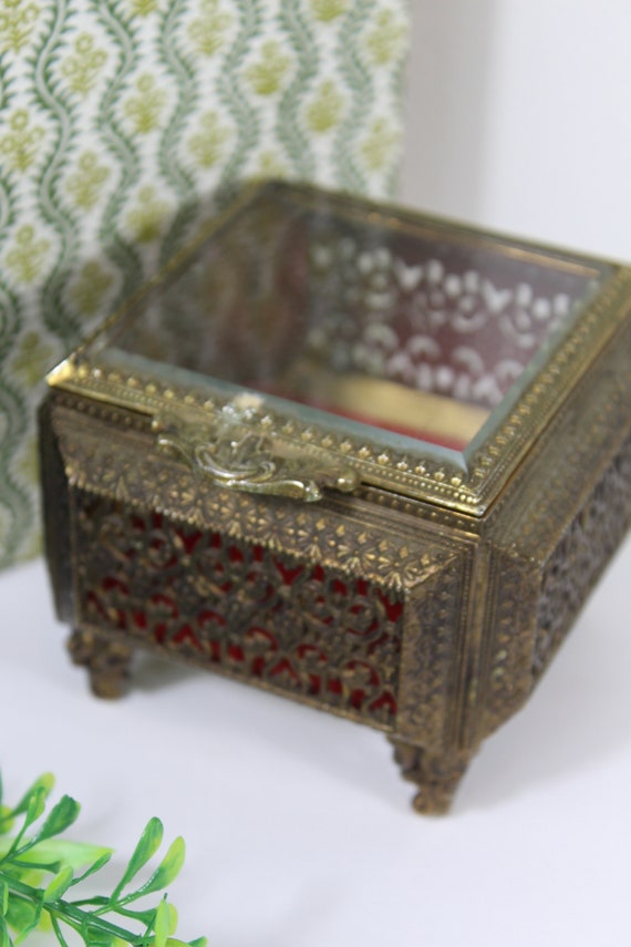 antique showcase glass box Gem