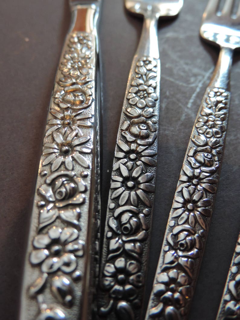 Oneida Vintage Flatware Set with Case Floral Pattern Flatware Etsy