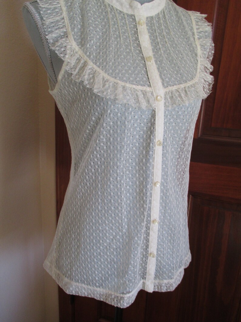 Vintage Sleeveless Ruffled Lace Blouse