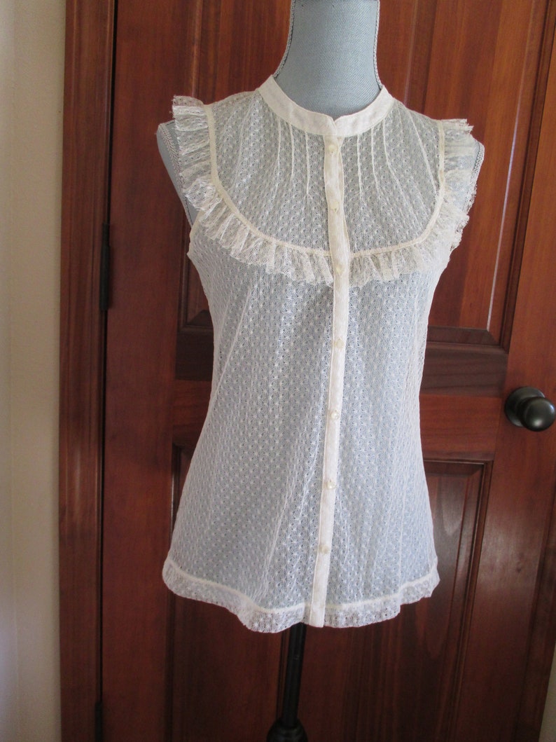 Vintage Sleeveless Ruffled Lace Blouse