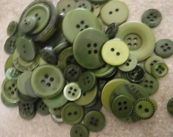 20 FLOWERS or STARS 2-hole White Wood Buttons 5//8/" 15mm Scrapbook Craft 6475
