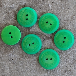 6 Green Etched Wavy Flower Round Buttons Size 15/16&quot;