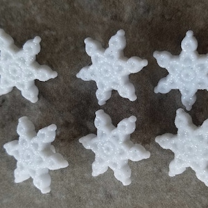 6 Glitter Heart Detail Snowflake Shank Buttons Size 11/16"